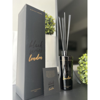 Black Series LONDON EDP 200 ml — produktas stilizuotoje aplinkoje; stambus planas; baltame fone; artimiausias kadras