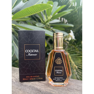 Cocktail Intense EDP 50 ml — товар в стилизованной композиции; очень крупный план; среди зелени; самый близкий кадр