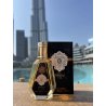 Fragrance World Kristal EDP 50 ml — товар в стилизованной композиции; очень крупный план; на открытом воздухе; средний план