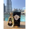Kristal EDP 50 ml — товар в стилизованной композиции; очень крупный план; на открытом воздухе; самый близкий кадр