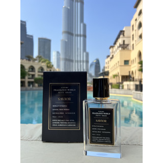 Savior Extrait de Parfum 70 ml — товар в стилизованной композиции; очень крупный план; на открытом воздухе; близкий кадр