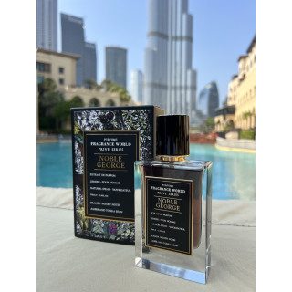 Noble George Extrait de Parfum 70 ml — product in een gestileerde setting; zeer nabije close-up; buiten; meest nabije kadrering