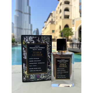 Noble George Extrait de Parfum 70 ml — product in een gestileerde setting; zeer nabije close-up; buiten; ruimste kadrering