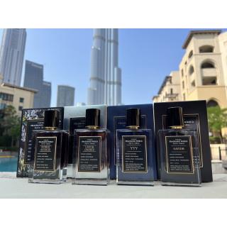Fragrance World YYY Extrait de Parfum 70 ml — produktas stilizuotoje aplinkoje; stambus planas; lauko aplinkoje; artimas kadras