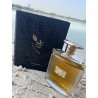 Lattafa Perfume Riqqa EDP 100 ml — product in een gestileerde setting; zeer nabije close-up; buiten