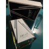 Fragrance World AVANT INTENSE 100 ml — productverpakking; zeer nabije close-up; op een witte achtergrond; meest nabije kadrering