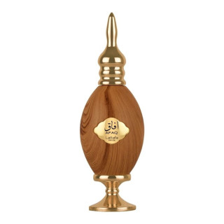 Lattafa Perfume AFAQ Pride EDP 100 ml — toode stiliseeritud keskkonnas; lähivaade; puitpinnal