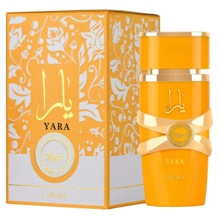 Lattafa Perfume Yara Tous EDP 100 ml — productverpakking; zeer nabije close-up; op een witte achtergrond; meest nabije kadrering