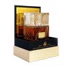 Lattafa Perfume Khamrah EDP 100 ml — prodotto in un’ambientazione stilizzata; primo piano; su una superficie in legno
