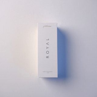 Royal Platinum Platinum POWDER EDP 120 ml — product en verpakking; ruime compositie; op een lichte achtergrond