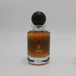 TROY Extrait de Parfum 100 ml — productweergave; volledige compositie; op een lichte achtergrond; ruimste kadrering