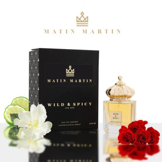 Matin Martin WILD AND SPICY EDP 100 ml — produktas stilizuotoje aplinkoje; artimas vaizdas; su gėlėmis