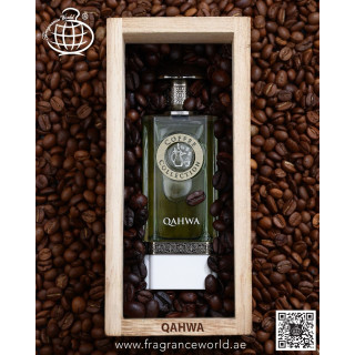 Fragrance World Qahwa EDP 100 ml — produkt ve stylizované kompozici; velmi detailní záběr; se složkami vůně