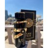 Fragrance World Just Aswad EDP 100 ml — product in een gestileerde setting; zeer nabije close-up; buiten