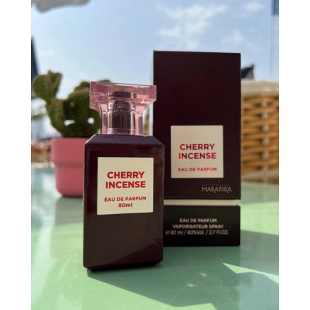Fragrance World Cherry Incense EDP 80 ml — товар в стилизованной композиции; очень крупный план; на открытом воздухе