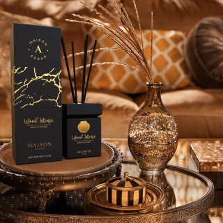 Gulf Orchid Wood Intense EDP 250 ml — productweergave; zeer nabije close-up; op een donkere achtergrond