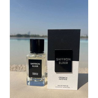 Saffron Elixir EDP 100 ml — product in een gestileerde setting; zeer nabije close-up; buiten; meest nabije kadrering
