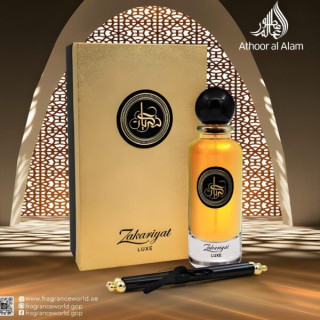 Athoor Al Alam Zakariyat Luxe EDP 100 ml — product en verpakking; zeer nabije close-up; op een donkere achtergrond