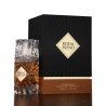 Royal Blend Extrait de Parfum 100 ml — productverpakking; zeer nabije close-up; op een witte achtergrond; ruimste kadrering