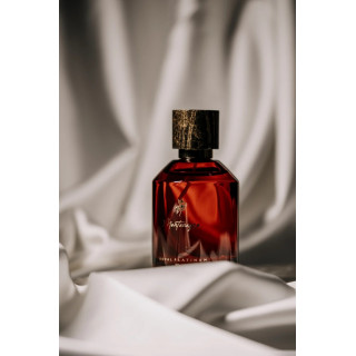 Royal Platinum Montenegro EDP 100 ml — изображение товара; очень крупный план; на белом фоне; самый широкий кадр