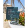 Fragrance World Feroce Pour Homme EDP 100 ml — produkts stilizētā vidē; ļoti tuvs plāns; āra vidē; visplašākais kadrējums