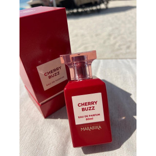 Fragrance World Cherry Buzz EDP 80 ml — product in een gestileerde setting; zeer nabije close-up; op een witte achtergrond