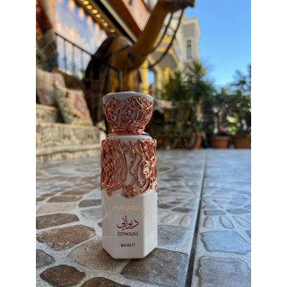Fragrance World Diwani Beirut EDP 100 ml — produktas stilizuotoje aplinkoje; stambus planas; žalumos apsuptyje