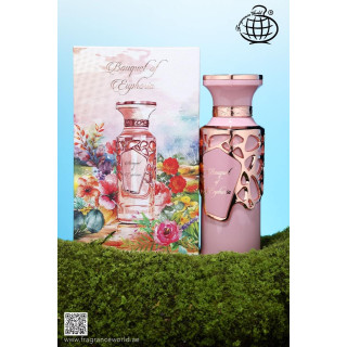 Fragrance World Bouquet of Euphoria EDP 100 ml — toode stiliseeritud keskkonnas; lähivaade; roheluse keskel