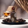 Paris Corner Eternal Coffee EDP 85 ml — toote vaade; väga lähivõte; lõhna koostisosadega