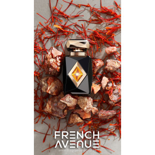 Amber Saffron Extrait 80 ml — productweergave; zeer nabije close-up; op een witte achtergrond; ruimste kadrering
