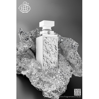 Fragrance World Varakh Silver EDP 100 ml — товар в стилизованной композиции; очень крупный план; на каменной поверхности