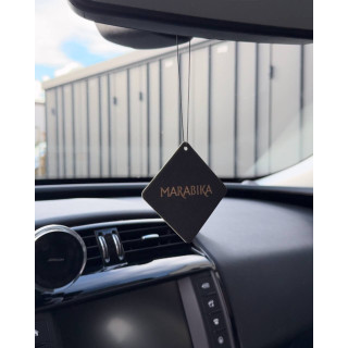 MARABIKA Amber — produkto vaizdas; stambus planas; baltame fone; plačiausias kadras