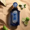 Taj 2 Athoor Al Alam EDP 90 ml — produkt ve stylizované kompozici; velmi detailní záběr; se složkami vůně; nejširší záběr