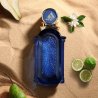 Taj 2 Athoor Al Alam EDP 90 ml — produkt ve stylizované kompozici; velmi detailní záběr; se složkami vůně; nejbližší záběr