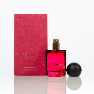 Royal Platinum L'Amour Delicate Blossoms EDP 50 ml — produktas ir pakuotė; artimas vaizdas; baltame fone; artimiausias kadras
