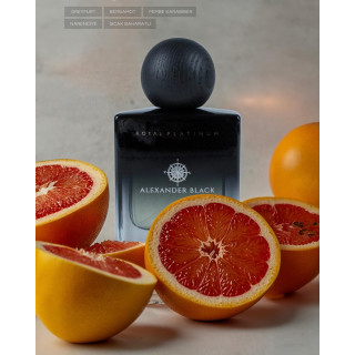 Royal Platinum Alexander Black EDP 50 ml — widok produktu; bardzo bliskie ujęcie; ze składnikami zapachu