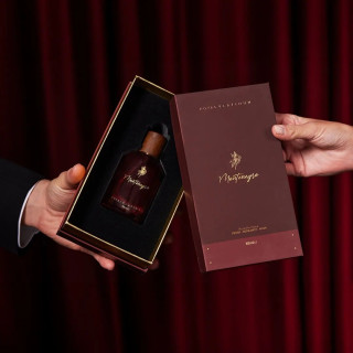 Royal Platinum Montenegro EDP 100 ml — изображение товара; крупный план; на тёмном фоне