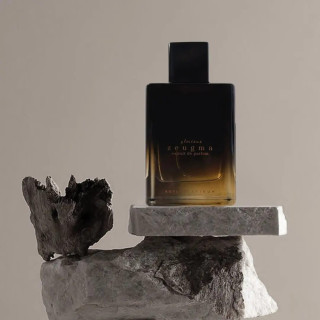 Royal Platinum Glorious Zeugma Extrait de Parfum 100 ml — товар в стилизованной композиции; крупный план; на светлом фоне
