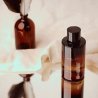 Royal Platinum MOON LIGHT EDP 100 ml — productweergave; zeer nabije close-up; op een lichte achtergrond; ruimste kadrering