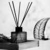 Royal Platinum Platinum POWDER EDP 120 ml — productweergave; zeer nabije close-up; op een lichte achtergrond; ruimste kadrering