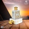 Fragrance World Essence De Blanc EDP 100 ml — товар в стилизованной композиции; очень крупный план; на открытом воздухе