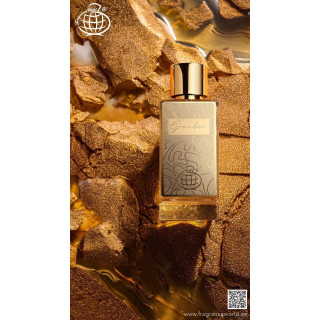 Fragrance World Grandeur EDP 100 ml — produktas stilizuotoje aplinkoje; stambus planas; baltame fone