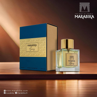 Gany Extrait de Parfum 100 ml — prodotto in un’ambientazione stilizzata; dettaglio molto ravvicinato; su una superficie in legno