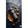 Fragrance World Opus Magnum Extrait de Parfum 100 ml — toote vaade; väga lähivõte; valgel taustal; kõige laiem kadreering