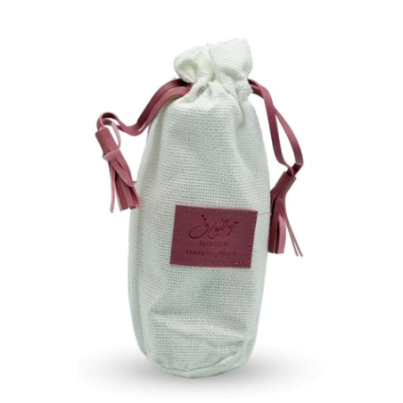 Lattafa Perfume Mousuf Daisy EDP 100 ml — изглед на продукта; цялостна композиция; на бял фон; най-близък кадър