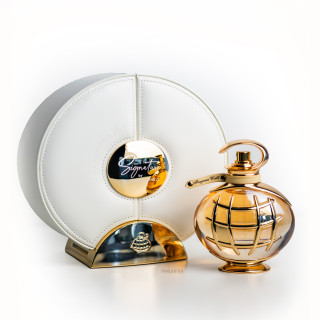 Fragrance World Signature White EDP 80 ml — pohled na produkt; detail; na bílém pozadí; nejbližší záběr