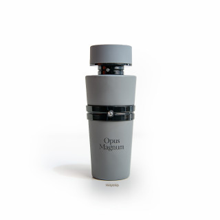 Fragrance World Opus Magnum Extrait de Parfum 100 ml — toote vaade; täiskompositsioon; valgel taustal; kõige laiem kadreering