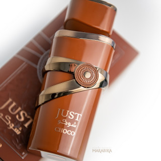 Fragrance World Just Choco EDP 100 ml — изображение товара; крупный план; на светлом фоне; самый близкий кадр