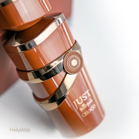 Fragrance World Just Choco EDP 100 ml — изображение товара; крупный план; на светлом фоне; самый широкий кадр