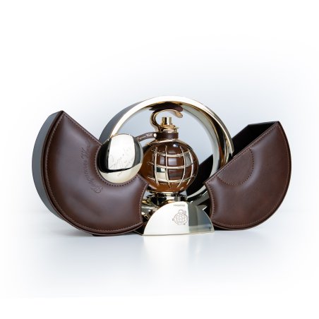 Fragrance World Signature Brown EDP 80 ml — toote vaade; täiskompositsioon; valgel taustal; lähim kadreering